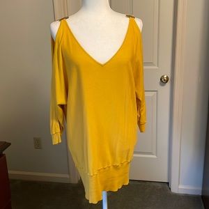 Cold-shoulder tunic/sweater